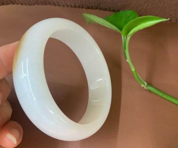 What should I do if fine lines appear on a mutton-fat jade bangle?